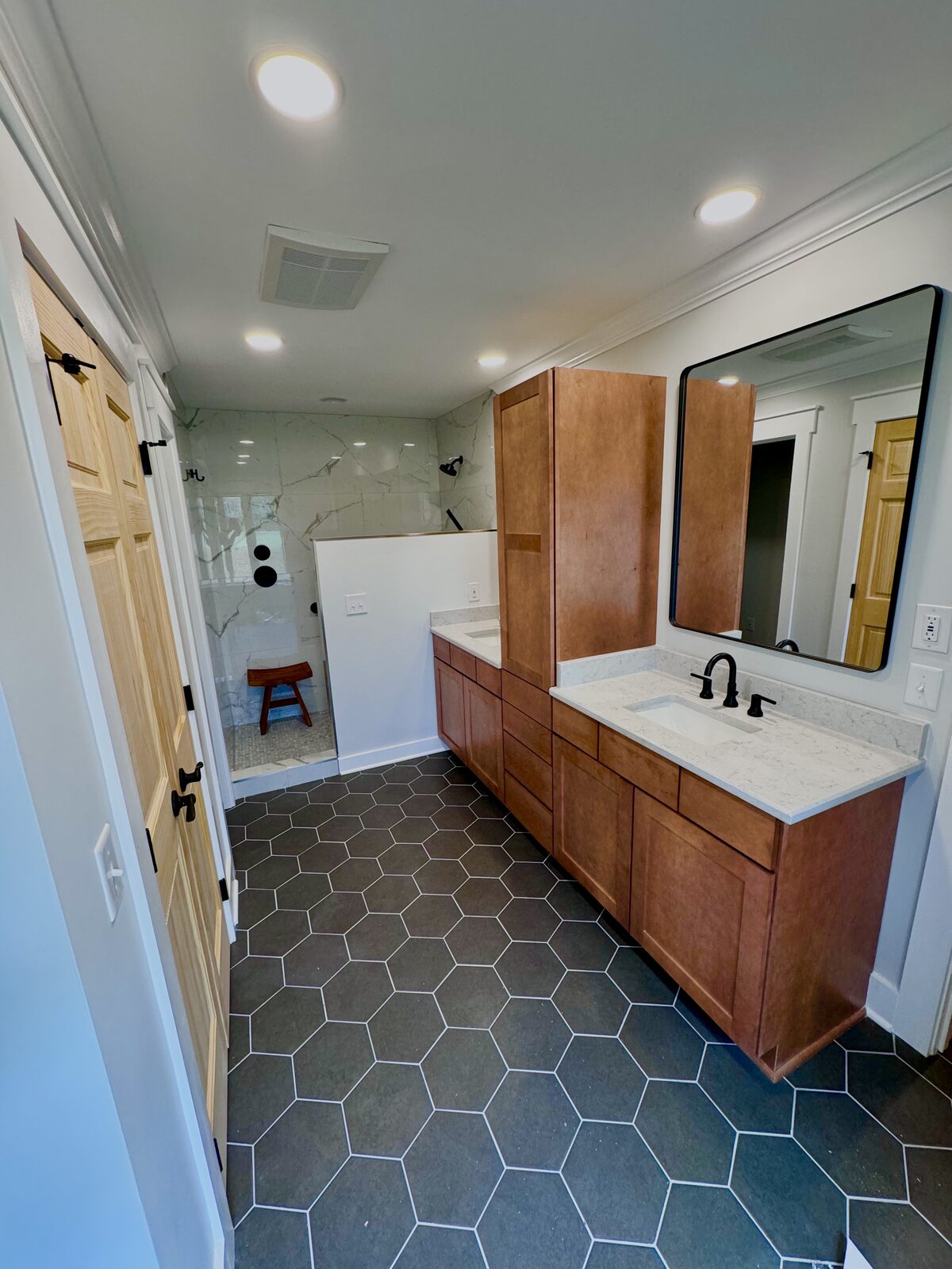 Hex Tile Bath